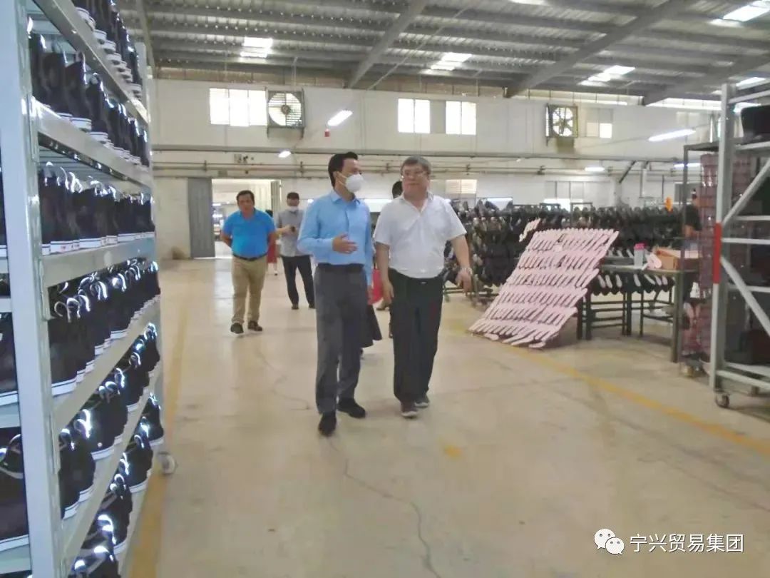 中国驻多米尼加大使张润先生到访宁兴多米尼加DJM鞋业基地视察指导