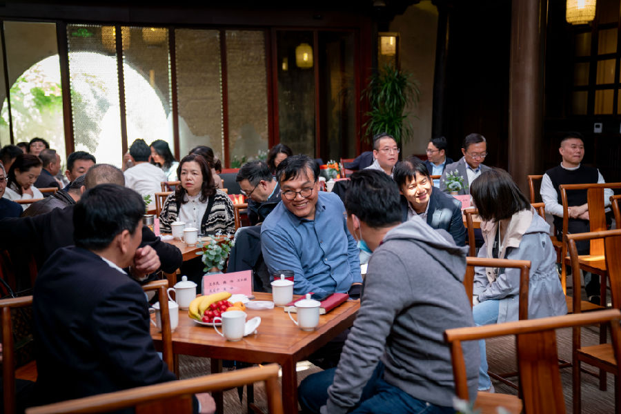 2104总经理沙龙225375.jpg 2104总经理沙龙225375.jpg